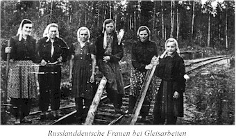 Russlanddeutsche Frauen bei Gleisbauarbeiten